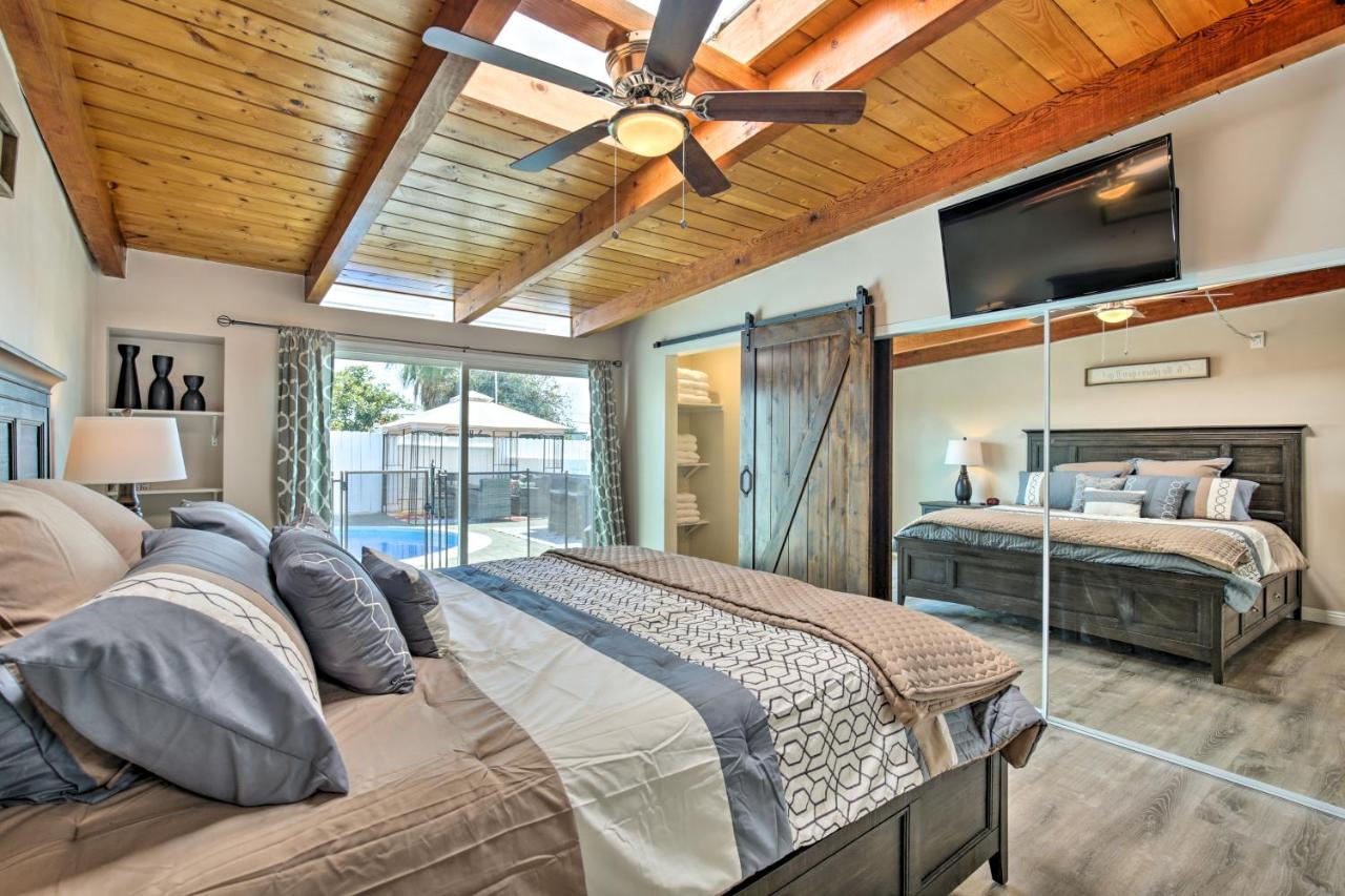 Chic House With Private Pool!