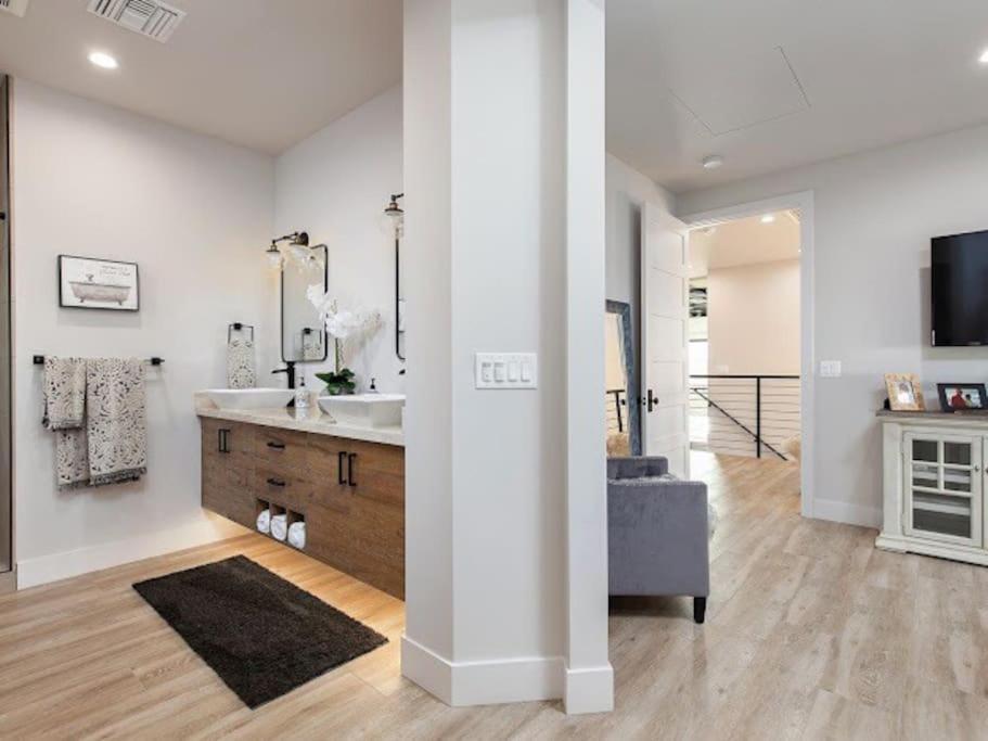 Casa De Lomas By The Holiday home San Diego
