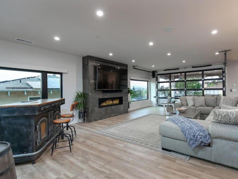 Casa De Lomas By The San Diego