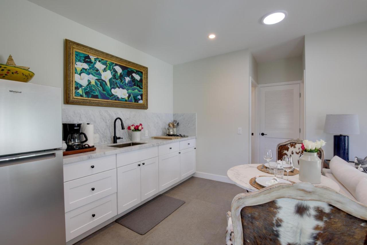 Serene Retreat With Deck - Walk To Bay! Holiday home