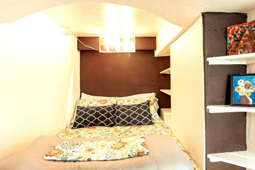 Holiday home Nagy's Artsy For 8 With Jacuzzi & Fireplace