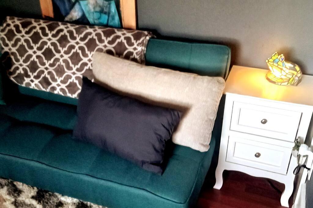 Holiday home Nagy's Artsy For 8 With Jacuzzi & Fireplace *
