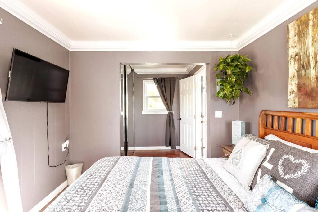 Nagy's Artsy For 8 With Jacuzzi & Fireplace Holiday home San Diego