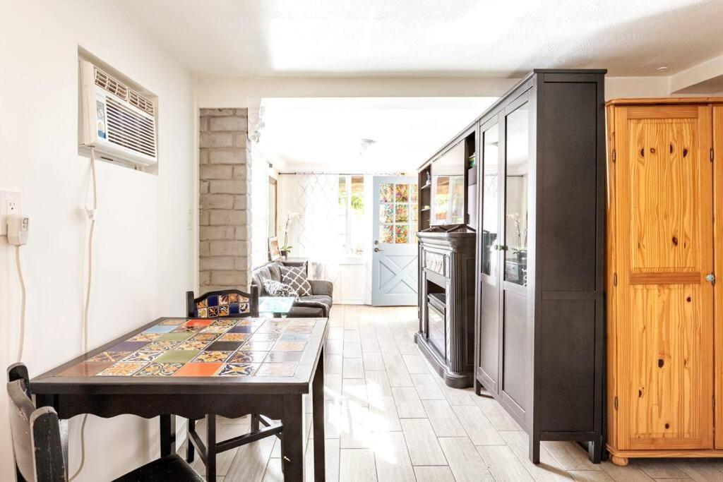 Holiday home Nagy's Artsy For 8 With Jacuzzi & Fireplace