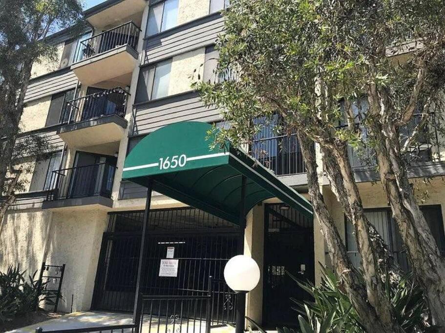 Chic Steps From Petco Park Apartment San Diego