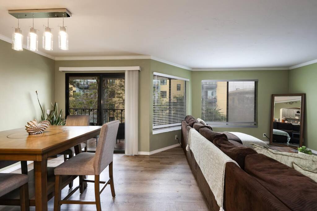 Apartment Chic Steps From Petco Park *