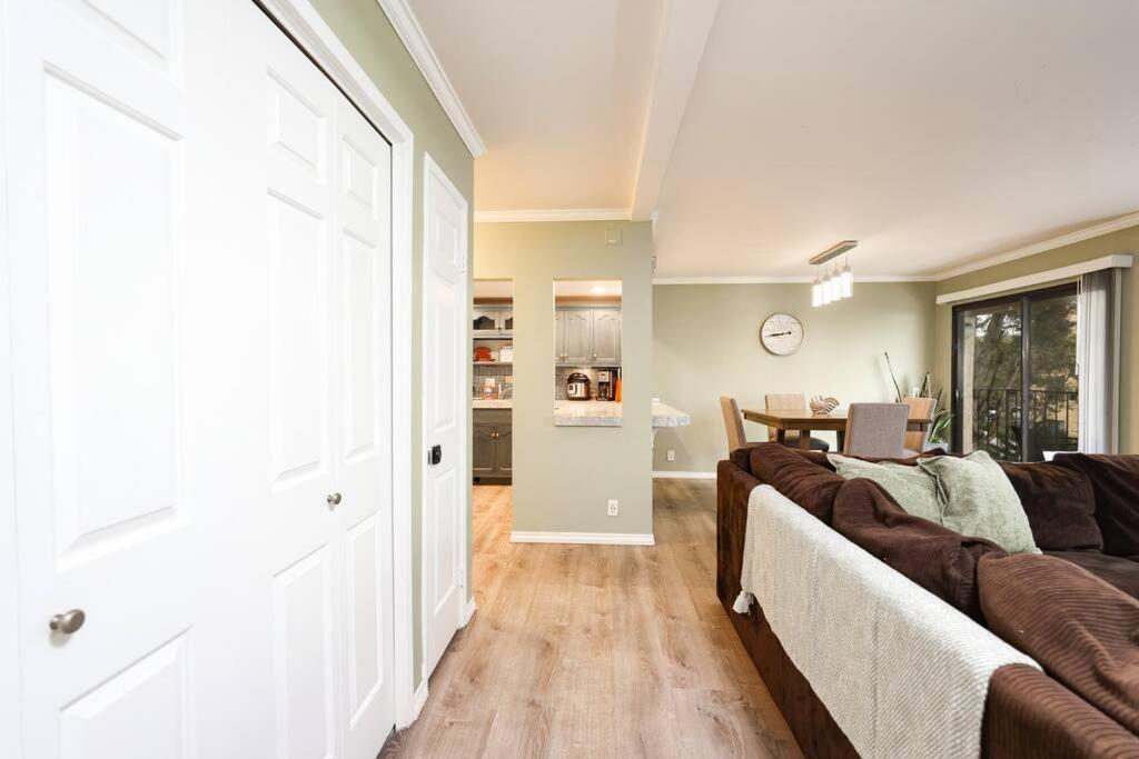 Apartment Chic Steps From Petco Park *