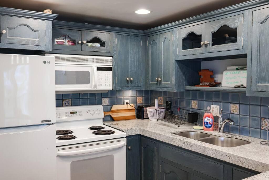 Apartment Chic Steps From Petco Park