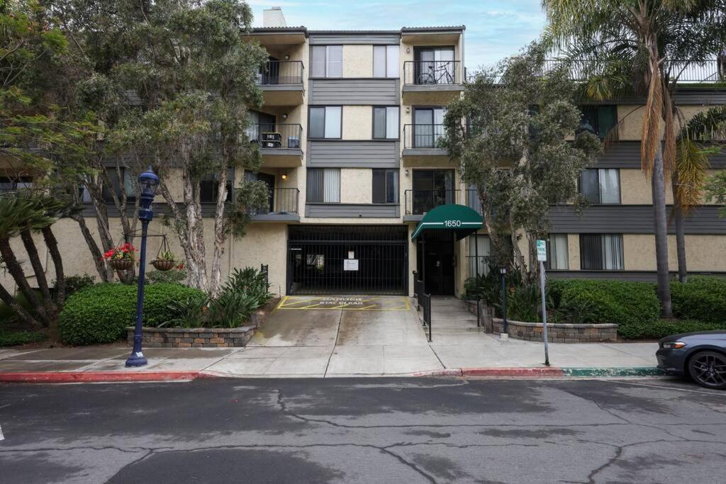 Chic Steps From Petco Park Apartment *