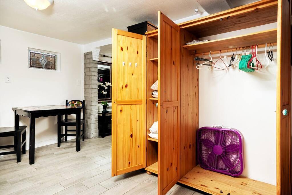Nagy's Artsy For 8 With Jacuzzi & Fireplace Holiday home *
