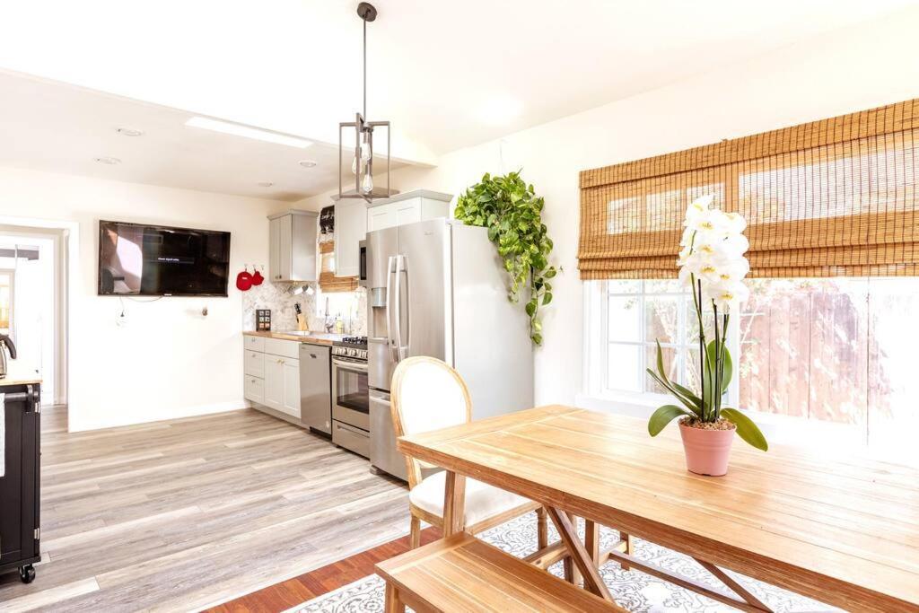 Nagy's Artsy For 8 With Jacuzzi & Fireplace San Diego