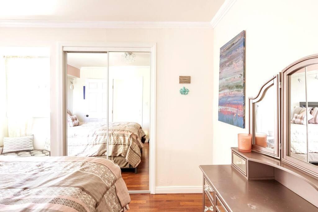 Holiday home Nagy's Artsy For 8 With Jacuzzi & Fireplace *