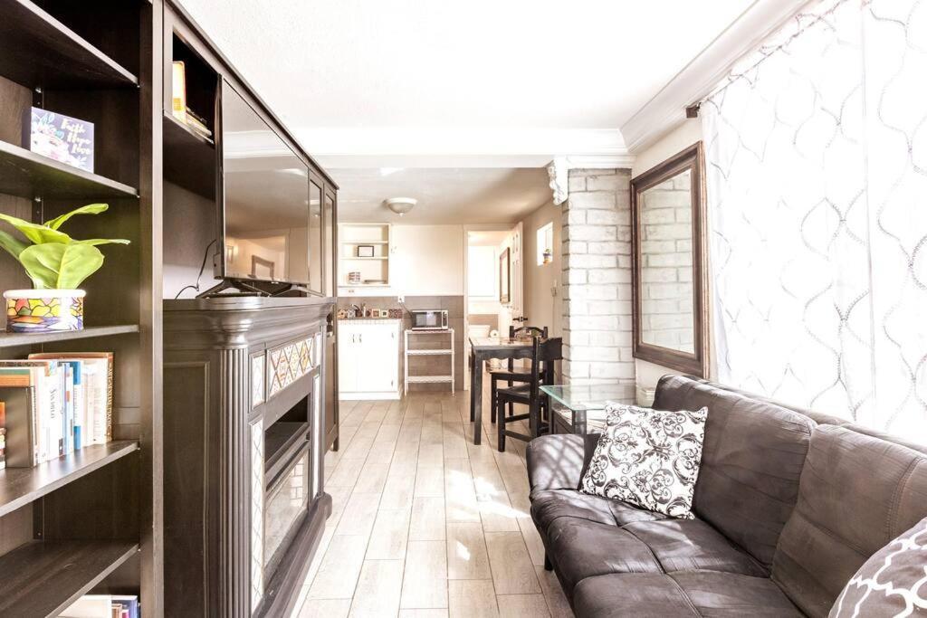 Nagy's Artsy For 8 With Jacuzzi & Fireplace Holiday home San Diego
