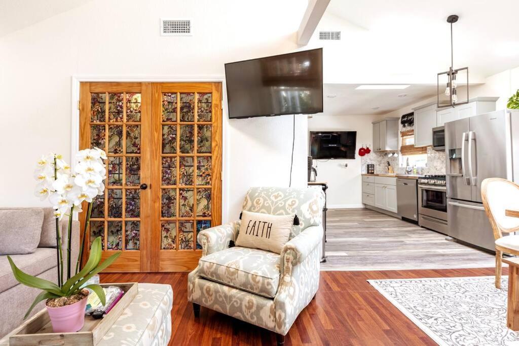 Nagy's Artsy For 8 With Jacuzzi & Fireplace * San Diego