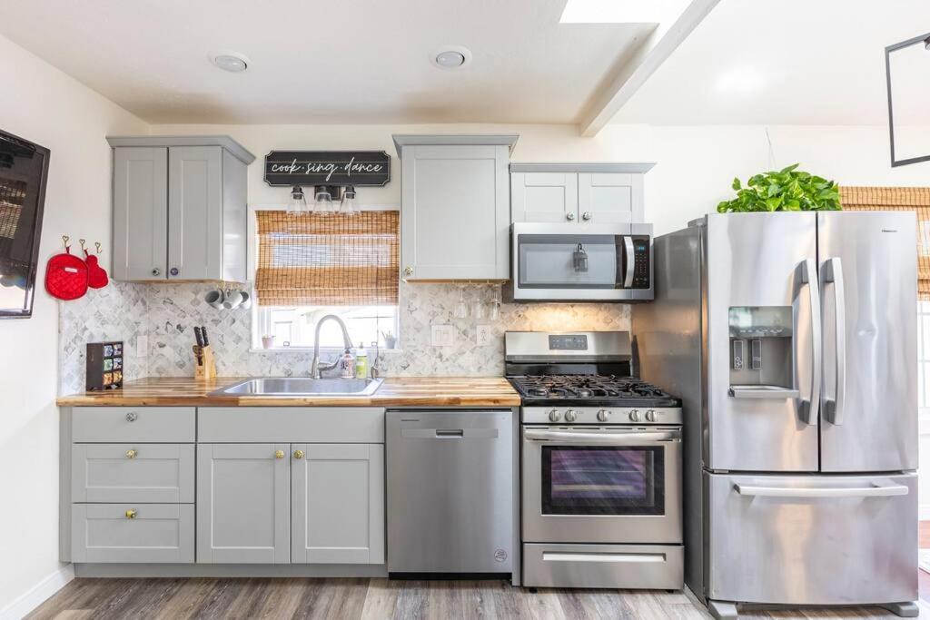 Nagy's Artsy For 8 With Jacuzzi & Fireplace Holiday home
