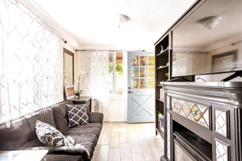 Holiday home Nagy's Artsy For 8 With Jacuzzi & Fireplace