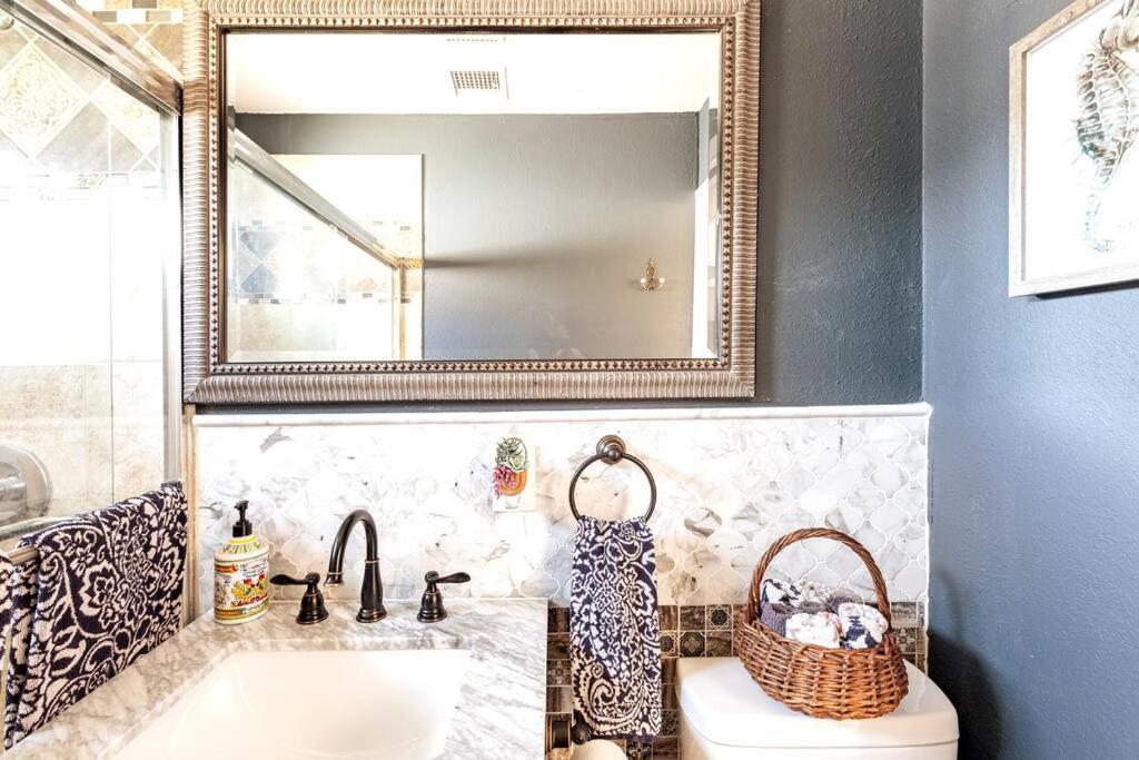 Nagy's Artsy For 8 With Jacuzzi & Fireplace * San Diego