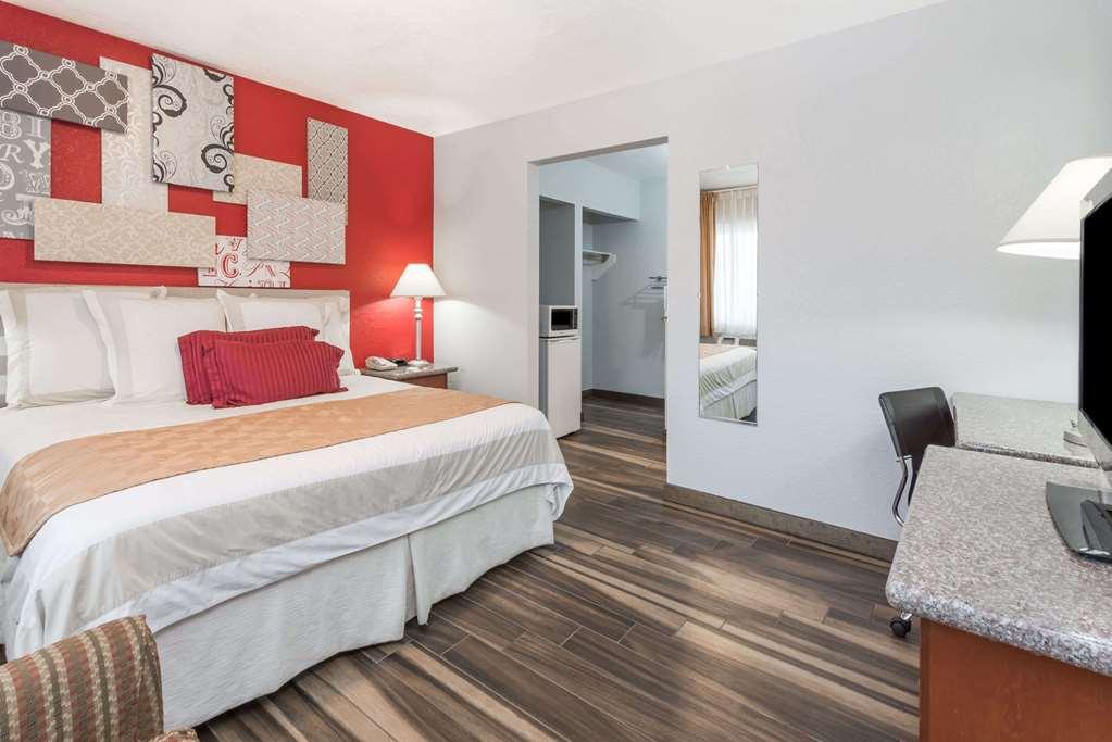 Ramada By Wyndham Near Seaworld / Mission Beach 2*