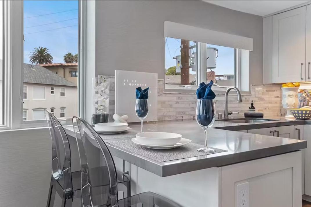 Sea Gem Beachfront In Famous Windansea Holiday home San Diego