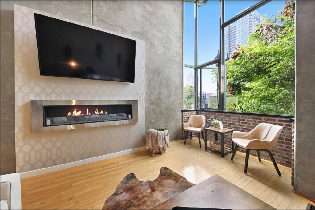 New York Style Penthouse In The Heart Of The * San Diego