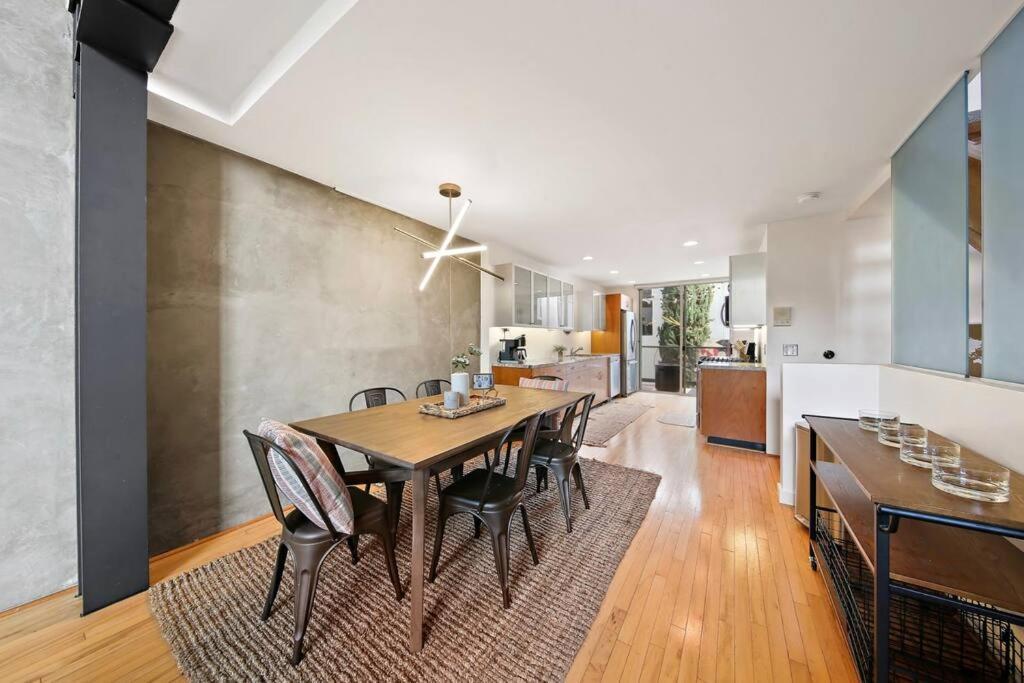 New York Style Penthouse In The Heart Of The * San Diego