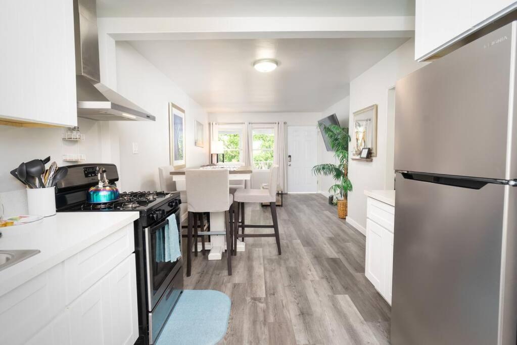 Point Loma Escape - Walk To The Harbor Restaurants & Shops W Parking Holiday home San Diego
