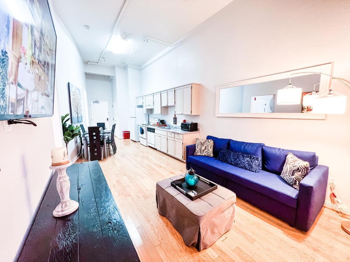 Hotel Gaslamp 2bdrm - W Parking & 4 Beds #204