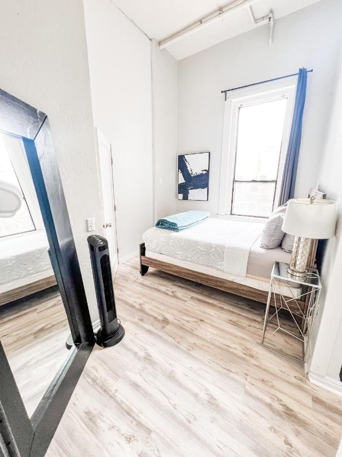 Gaslamp 2bdrm - W Parking & 4 Beds #204 Hotel *