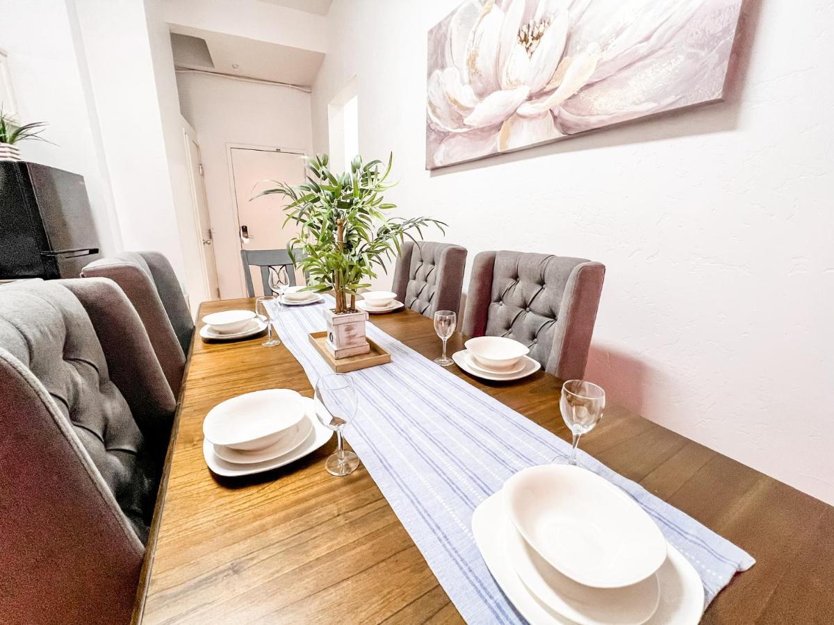 Gaslamp 2bdrm - W Parking & 5 Beds #403 San Diego