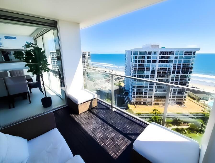 Apartment Luxury Beach-front High-rise *