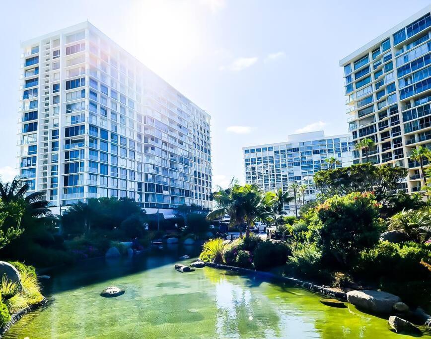 Luxury Beach-front High-rise Apartment *