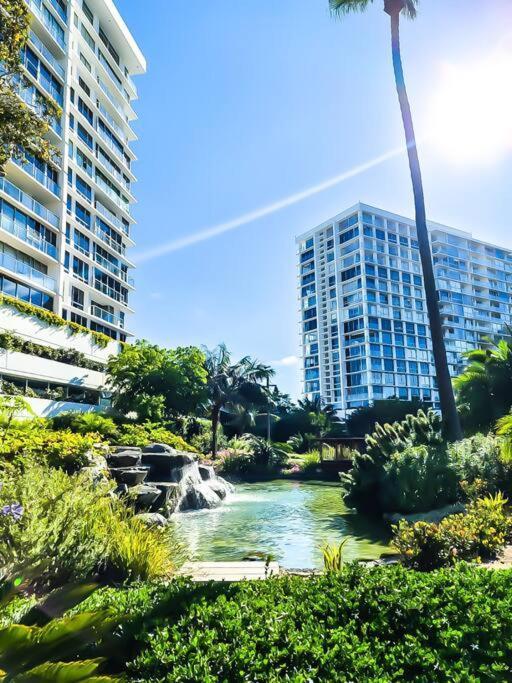 Luxury Beach-front High-rise Apartment