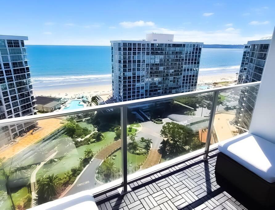 Luxury Beach-front High-rise Apartment San Diego