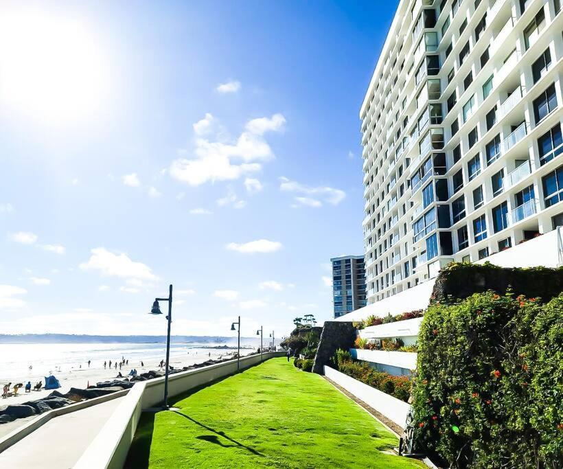 Luxury Beach-front High-rise Apartment San Diego