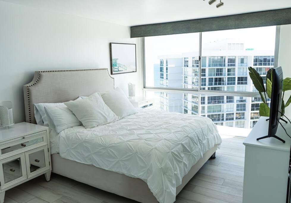 Luxury Beach-front High-rise * San Diego