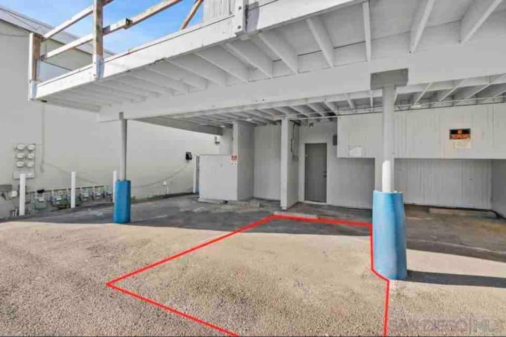 La Jolla Townhouse Steps Away From Windansea *