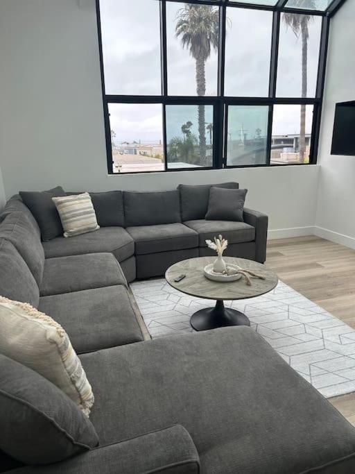 La Jolla Townhouse Steps Away From Windansea *