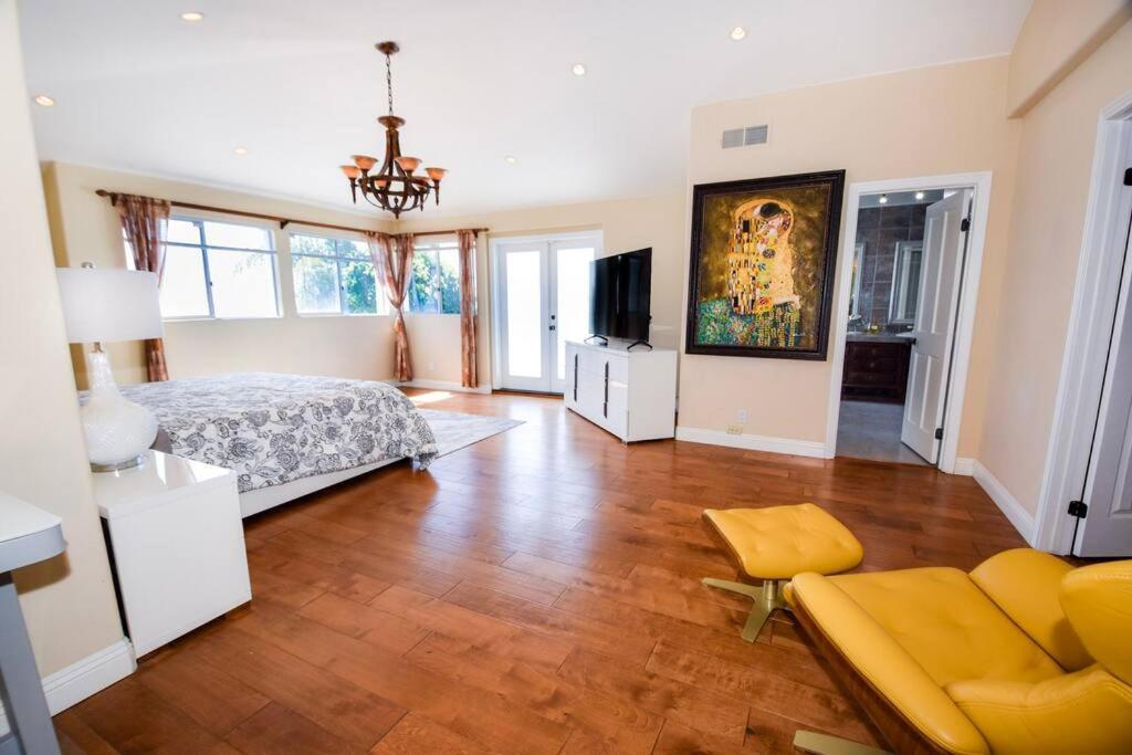 Private Front 4bed 4bath Pool And House