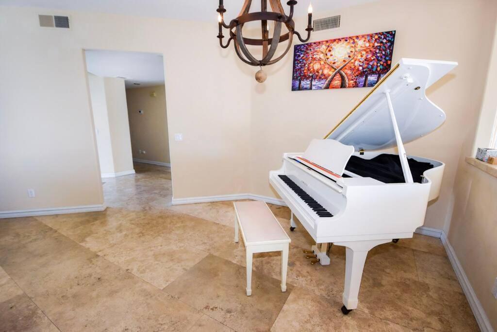 Private Front 4bed 4bath Pool And House * San Diego