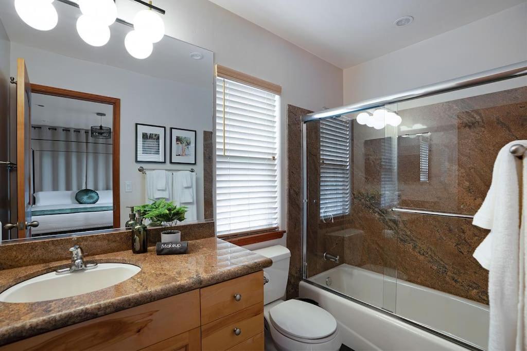 Rooftop City/water Views*jacuzzi*king Beds*central *