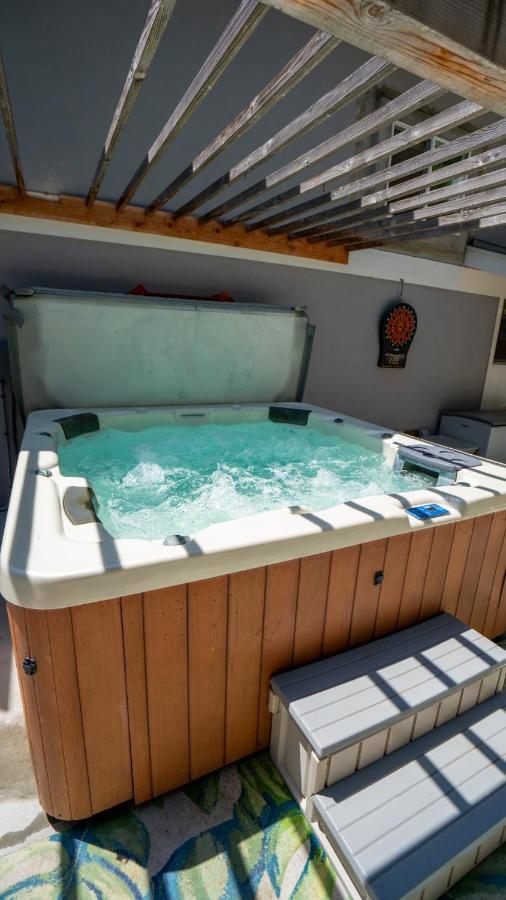 Large House With Jacuzzi, Backyard & Ping Pong *