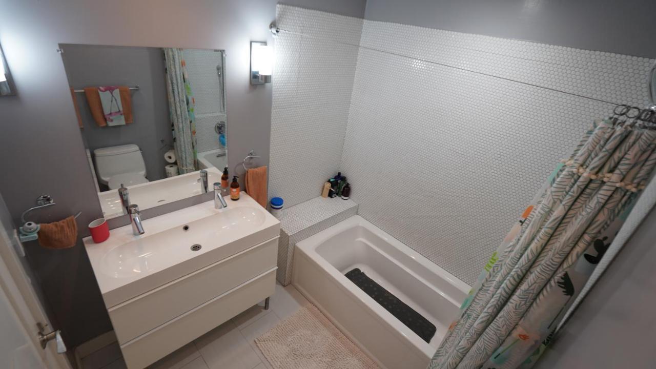 Holiday home Large House With Jacuzzi, Backyard & Ping Pong