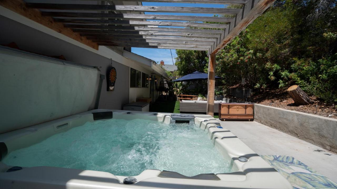 Holiday home Large House With Jacuzzi, Backyard & Ping Pong *