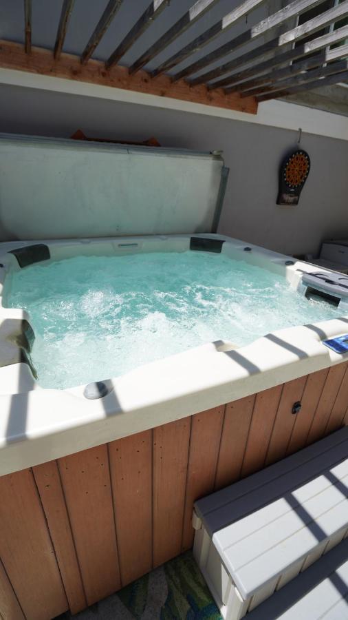 Large House With Jacuzzi, Backyard & Ping Pong San Diego