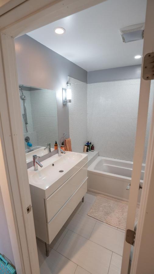 Large House With Jacuzzi, Backyard & Ping Pong San Diego