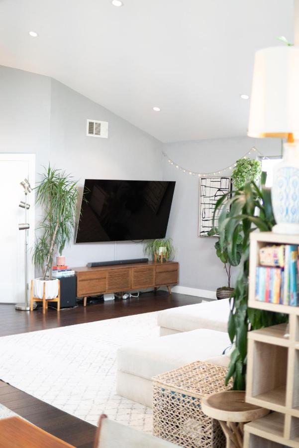 Large House With Jacuzzi, Backyard & Ping Pong Holiday home San Diego