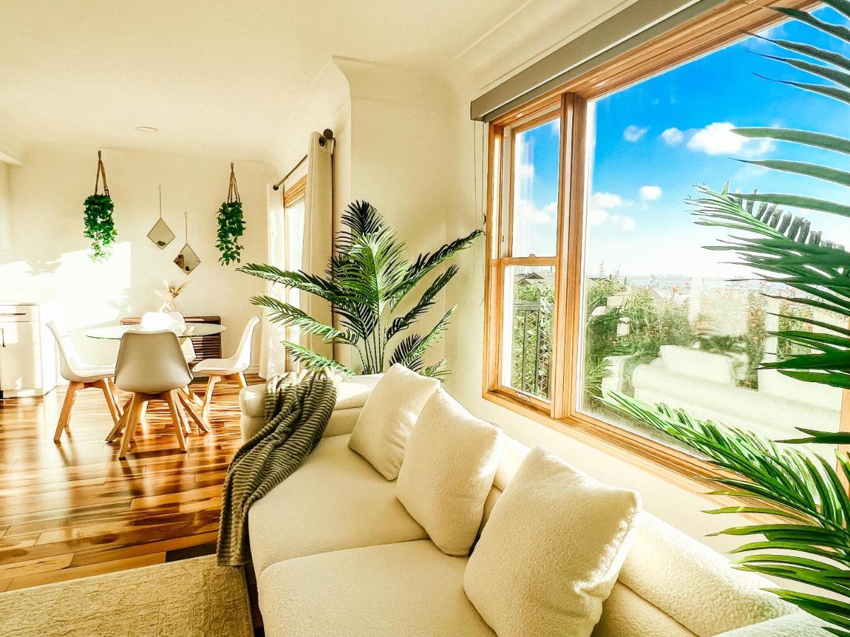 Sunkissed Boho Hilltop Haven Apartment *