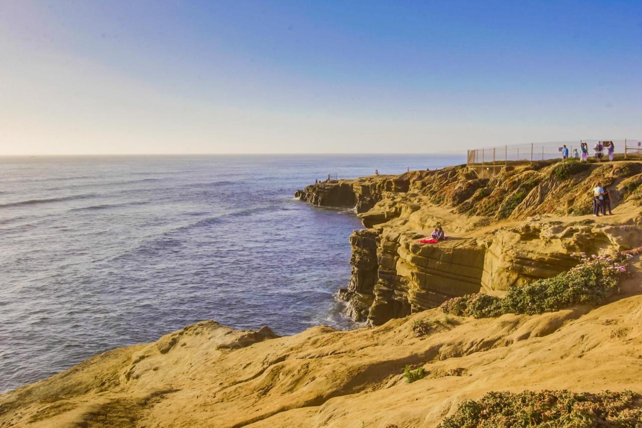 Sunset Cliffs Modern Luxury Estate W Ocean Views, Oversized Spa, Ac, Yard! Holiday home *