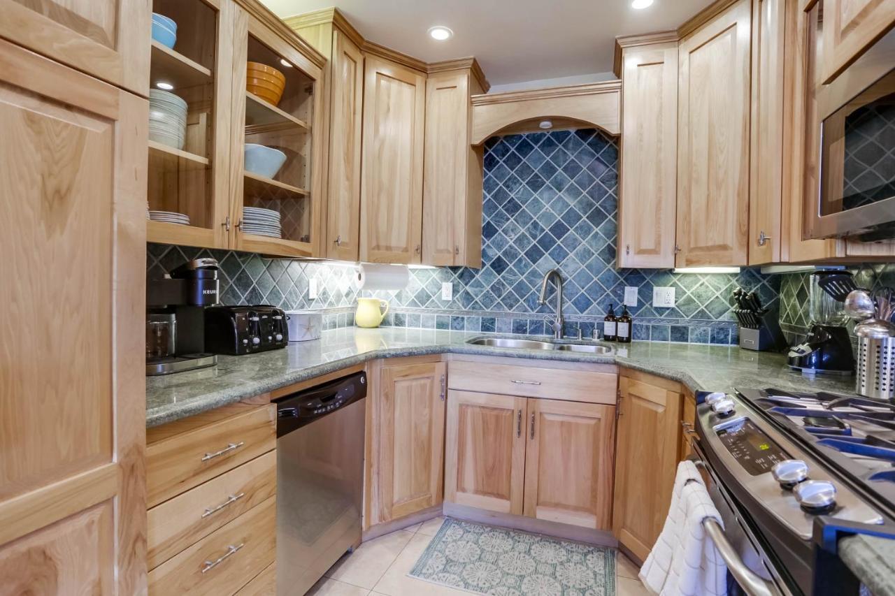 Stunning Ocean View W Rooftop Terrace, Firepit, Fast Wifi, Ac & Parking! *