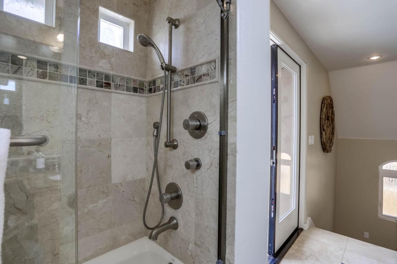 Stunning Ocean View W Rooftop Terrace, Firepit, Fast Wifi, Ac & Parking!
